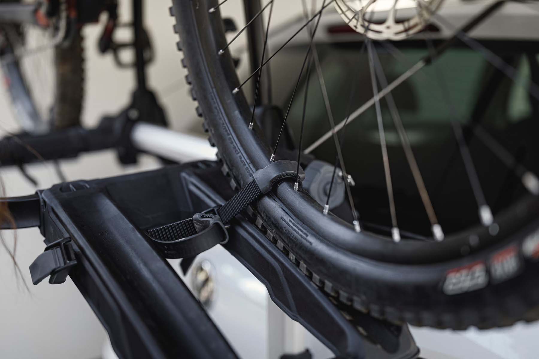 Portabicicleta baúl THULE OutWay con plataforma - Imagen 8